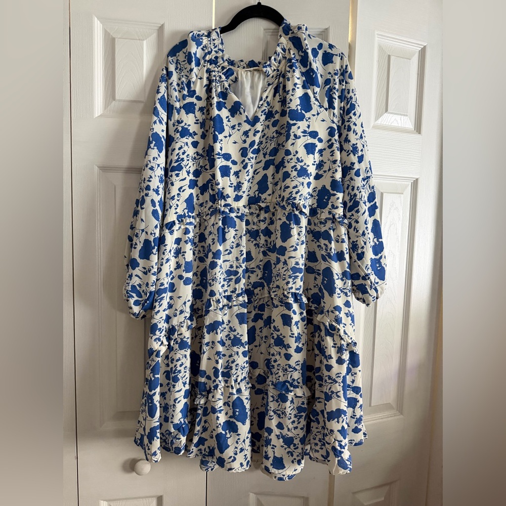 entro Blue and White Floral Midi Tiered Dress